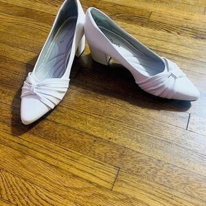 Easy Street White Millie Pumps